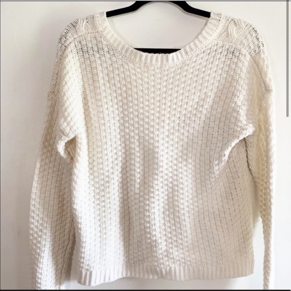 WHITE CABLE KNIT SWEATER SIZE LARGE - Picture 2 of 5